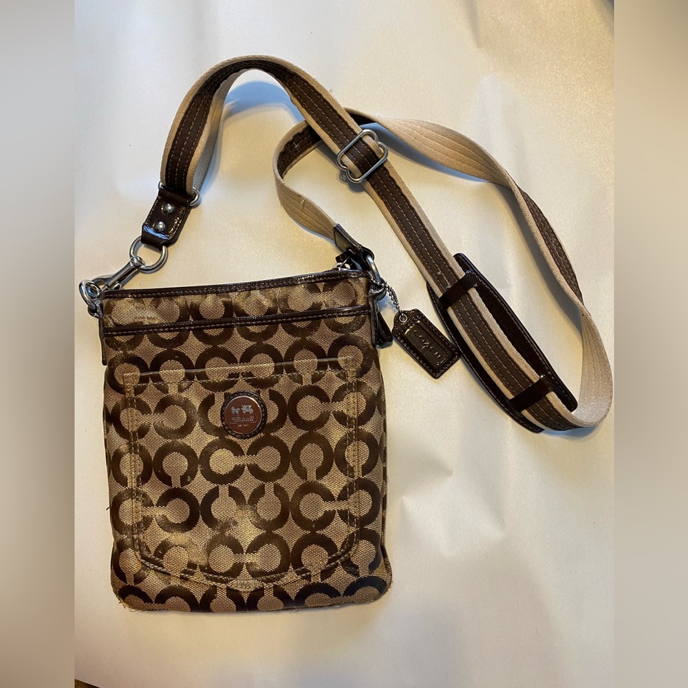 COPY - Coach crossbody I’m used condition. Bag is in good condition wear around…